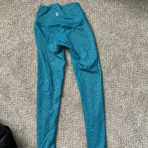 Small teal leggings. Only wore once didn’t like the fit.